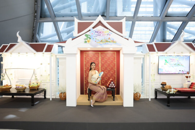 สุวรรณภูมิเนรมิตแลนด์มาร์กสงกรานต์ ยกระดับประสบการณ์ผู้โดยสารต้อนรับนักเดินทางทั่วโลก