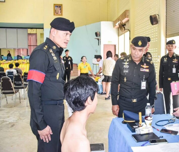 รองแม่ทัพภาคที่ 2 ตรวจเยี่ยมการคัดเลือกทหารกองเกินเข้ารับราชการทหารกองประจำการ ประจำปี 2569