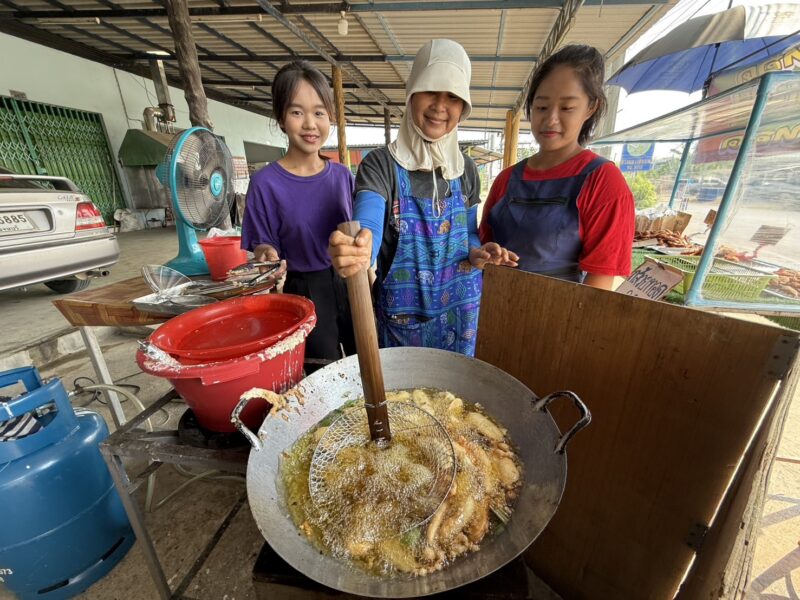 “ เปิดใจแม่เลี้ยงเดี่ยว กล้วยทอด สูตรโบราณ 102 ปี สูตรลับเฉพาะของตระกูล ตกทอดรุ่นสู่รุ่น ”
