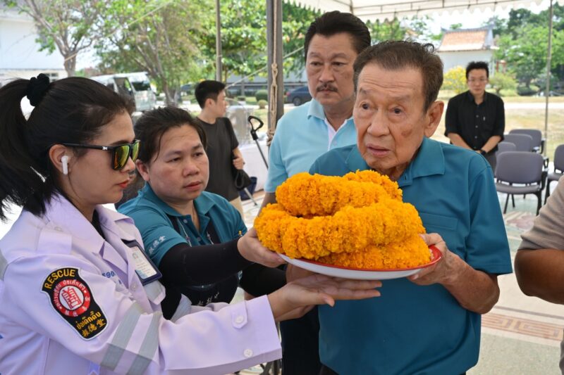 มูลนิธิป่อเต็กตึ๊ง เป็นตัวแทนบุตรหลาน ประกอบพิธีเซ่นไหว้ดวงวิญญาณไร้ญาติ เนื่องในเทศกาลเช็งเม้ง ประจำปี พ.ศ. 2569