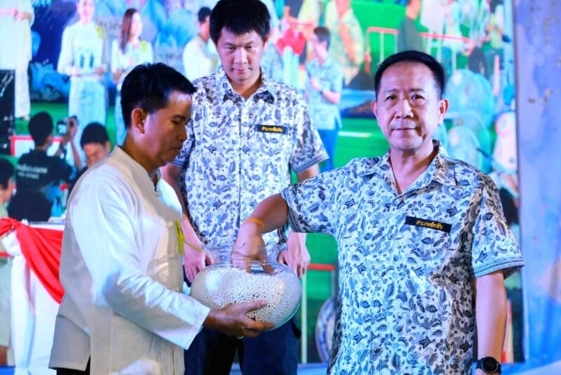 มัจฉากาชาดชลบุรียังคึกคักไม่แผ่วประชาชนแห่ร่วมลุ้นโชคแน่นบ่อ หวังคว้ารางวัลใหญ่กลับบ้าน