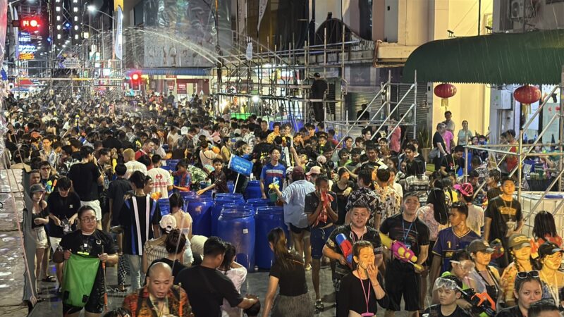 เริ่มแล้ว “Hatyai Midnight Songkran 2026” หาดใหญ่คึกคัก นายกนครหาดใหญ่นำทีมสาดสีธรรมชาติ สร้างรอยยิ้มรับสงกรานต์