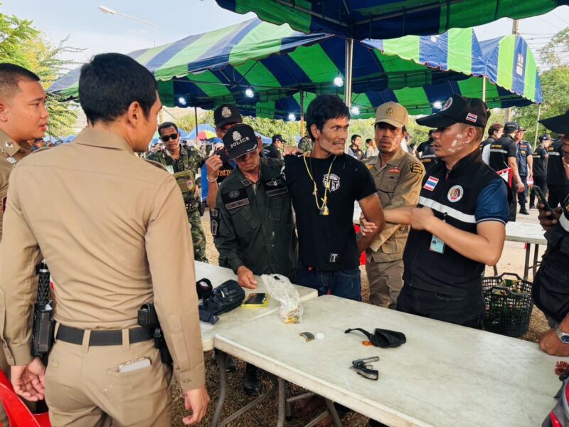 ชุมพร – ระทึก! กอ.รมน.ไล่ตะครุบต่างด้าวนำปืนเข้างานวันไหล ขณะนายกอนุทิน เป็นประธานเปิดงาน