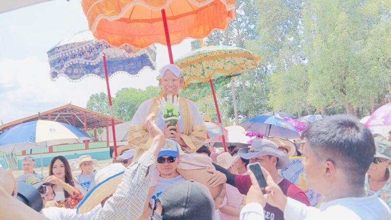 ​ฮือฮา! เมื่อชาวชุมพรย้อนรอยความศรัทธา จัดงานอุปสมบทสุดยิ่งใหญ่ตามแบบแผนโบราณ ณ ต.สลุย