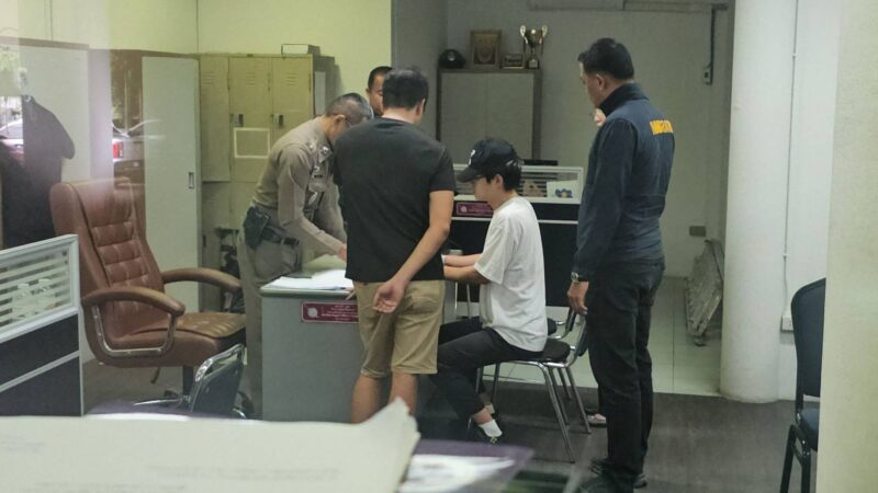 ตำรวจคุมตัวหนุ่มจีนส่งฝากขังศาลจังหวัดพัทยา