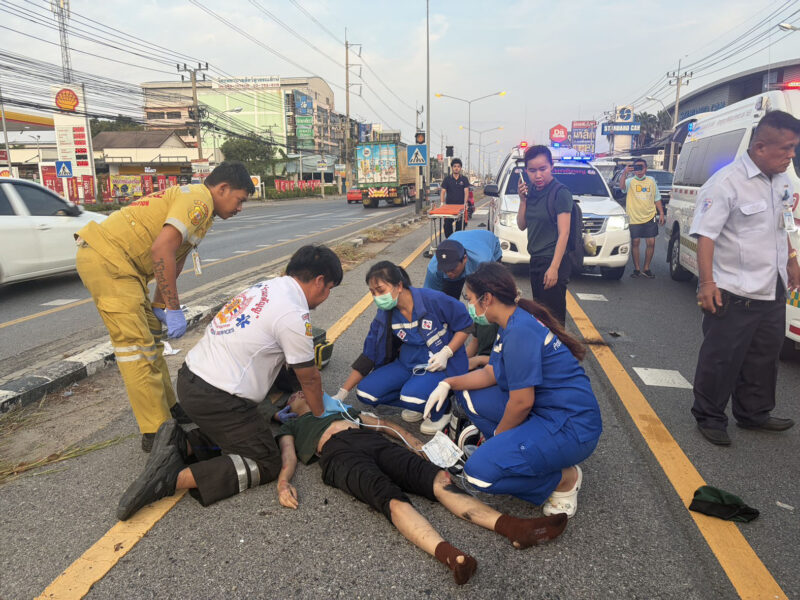 รถตู้ชนพนักงานข้ามถนนทางม้าลาย ดับ 1 เจ็บ 1 ราย
