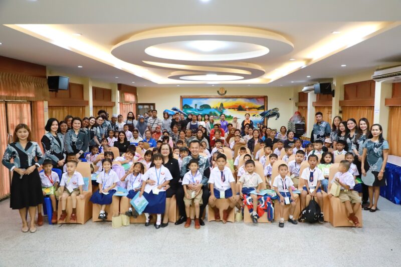 พังงา–โรงเรียนบ้านทุ่งเจดีย์ เปิดค่ายภาษา “Mini English, Chinese and Thai Camp For Kids” เสริมทักษะนักเรียน ป.1 เน้นการสื่อสาร 3 ภาษา