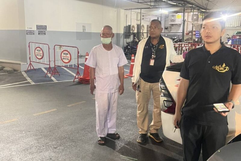 ผู้กำกับ สน.บางรัก เผย “พระครูปลัดสมบัติ” เข้าพบตำรวจในสภาพสวมชุดขาว อาการคล้ายขาดสติ ก่อนประสานส่งตัวกลับอยุธยา เหตุไม่พบความผิด