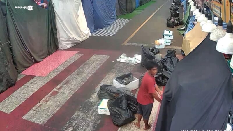 เจ๊แขกแหกปาก โครตเซ็ง !!! โจรย่องขโมยถังไม้ลงอาคม ใช้ตระเวนขายขนมครกร้อยเอ็ดเจ็ดย่าน้ำ หวังขโมยเงิน สุดท้ายแห้ว ไม่ได้แม้แต่บาทเดียว ส่วนถังหล่นลงพื้นที่ รถขยะไม่รู้ เก็บทิ้ง