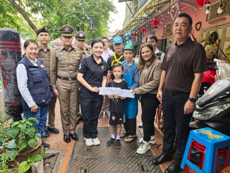 พล.ต.ต.ชัยกฤต นำคณะลงพื้นที่เยี่ยมผู้ป่วยติดเตียง ชุมชนริมคลองโอ่งอ่าง–สะพานหัน พร้อมรับฟังปัญหาประชาชน เร่งยกระดับคุณภาพชีวิตและความปลอดภัยในชุมชน