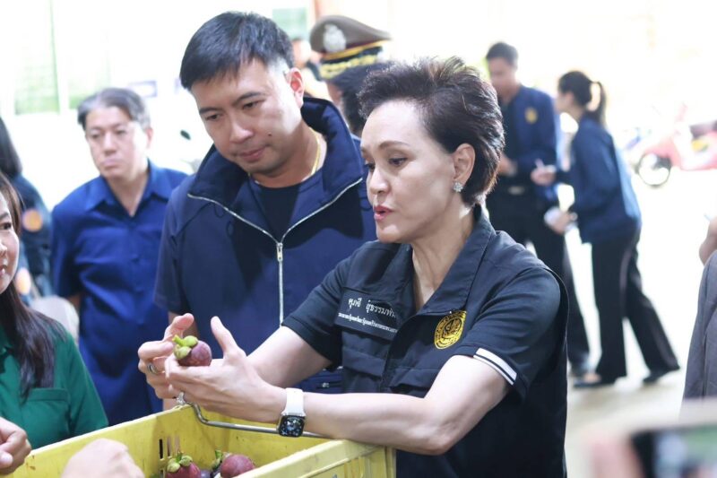 รอๆงนายกฯ ศุภจี ลงพื้นที่จันทบุรี ติดตามมาตรการบริหารจัดการผลไม้เชิงรุก กำชับทุกฝ่ายเฝ้าระวังสถานการณ์มังคุดที่จะออกสู่ตลาดจำนวนมากกลางเดือนพฤษภาคมนี้ พร้อมผลักดัน พ.ร.บ.ผลไม้ เป็นกฎหมายหลักสร้างเสถียรภาพราคาในระยะยาว