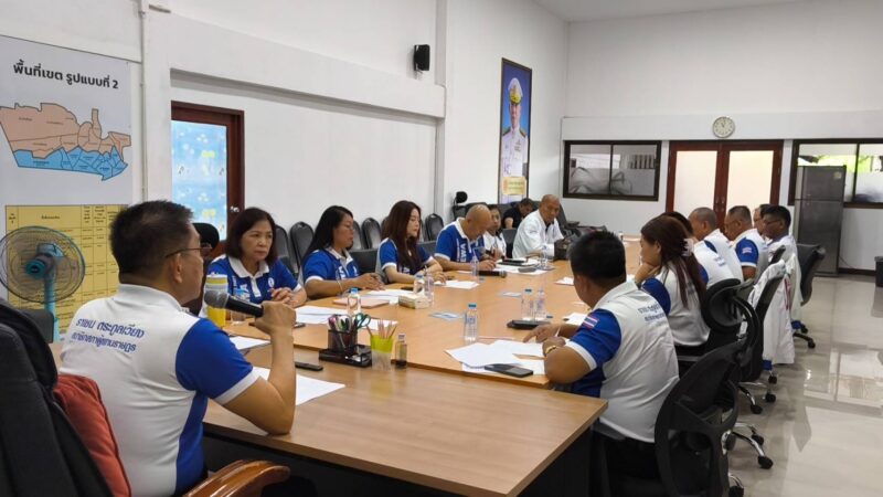 “ราเชน” หนุนรัฐบาลกู้เงิน 4 แสนล้าน กระตุ้นเศรษฐกิจ ชี้ทุกยุครัฐบาลต้องกู้ตามสถานการณ์ พร้อมจี้ทบทวนฟรีวีซ่า หลังพบหนุ่มจีนพกปืนขับรถคว่ำ ซุกคลังแสง-ซีโฟร์-เสื้อคล้ายระเบิดพลีชีพ คาดเตรียมก่อเหตุ