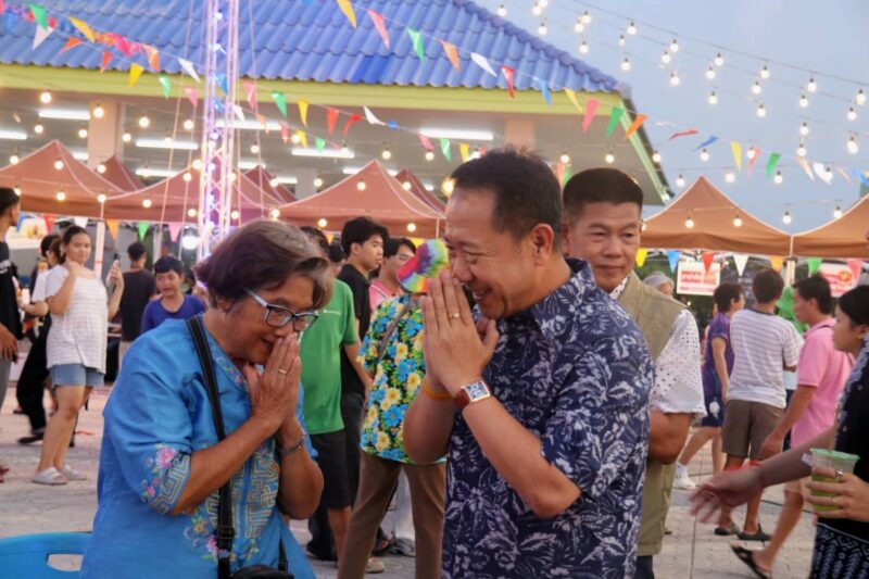 ชลบุรีสืบสาน “ประเพณีกองข้าวชาวบางทราย”ผู้ว่าฯนำประชาชนร่วมอนุรักษ์วัฒนธรรมชายฝั่ง สร้างความสามัคคีชุมชน