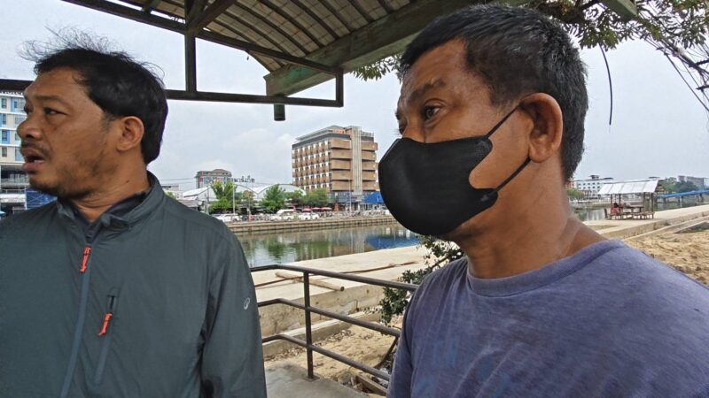 ปทุมธานีนักตกปลามักง่ายทิ้งซากปลาซักเกอร์เกลื่อนสะพานส่งกลิ่นเหม็นเน่าทำชาวบ้านเดือดร้อน