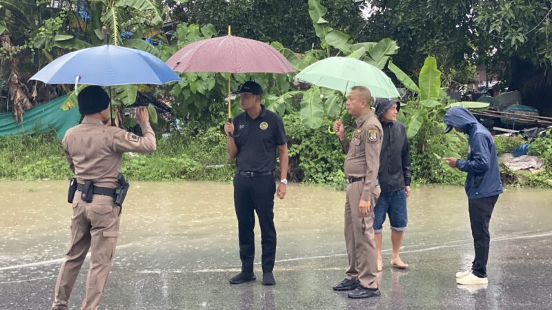 พังงา-ฝนถล่มเขาหลัก น้ำท่วมปิดถนนเพชรเกษม 1 ช่องจราจร เตือนภัยผ่านมือถือทุกเครือข่าย ฝนสะสมกว่า150 มม.เฝ้าระวังน้ำท่วม–ดินถล่ม