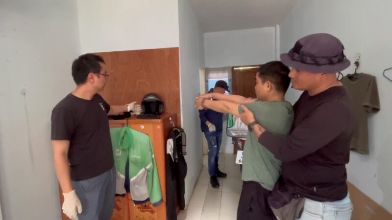 มุกดาหาร ตำรวจมุกดาหาร ร่วมกับภูธรภาค 4 จับไรเดอร์หัวร้อนฟันผู้ช่วยผู้ใหญ่บ้านดับ