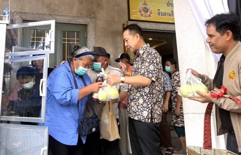 ชลบุรี เติมเต็ม “ตู้ปันสุข” อย่างต่อเนื่อง ประชาชนอิ่มท้อง คนให้อิ่มใจจังหวัดชลบุรี ยังคงเดินหน้าเติมอาหารและสิ่งของอุปโภคบริโภค ลงใน “ตู้ปันสุข”
