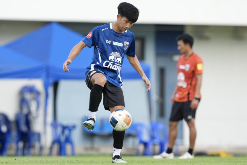 ทีมชาติไทย U19 ซ้อมเช้าเย็น เตรียมลุยศึกชิงแชมป์อาเซียน 2026, “ภูมิรพี” เผยสไตล์โค้ชโบ้โฟกัสเกมรับ ช่วยผู้รักษาประตูทำงานง่ายขึ้น