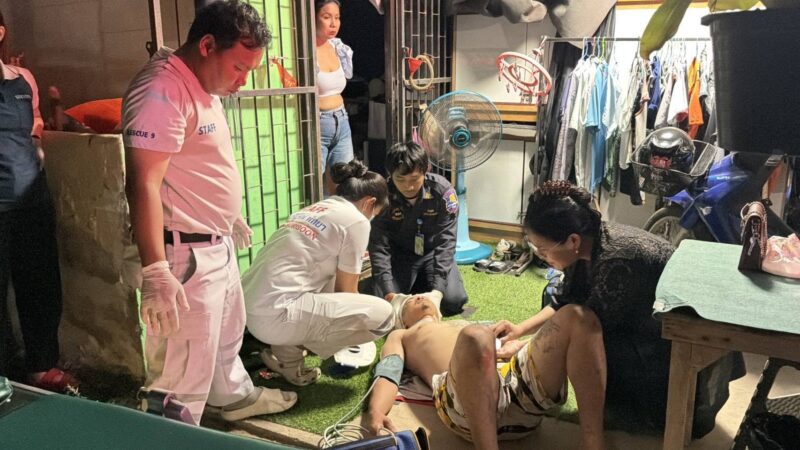 เจ้าของห้องเช่าห้ามศึกลูกบ้าน เจอกลุ่มอันธพาลยกพวก 20 คน อาวุธครบมือรุมทำร้าย ลุง-หลานเจ็บสาหัส