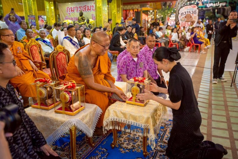 เปิดแล้ว รำลึกหลวงพ่อพูล 20 ปี ละสังขาร ชมพระเก่า กลองโบราณ นิทรรศกาลเปิดโลก เรือโบราณ อายุพันปี พร้อมกิจกรรมวัฒนธรรมชุมชนเพียบ