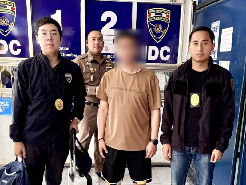 สืบ ตม.3 ปิดจ็อบเดือดวันเดียวล่า 2 ชาติ” รวบหนุ่มจีนคดีลักทรัพย์-ตะครุบพ่อค้ายาฝรั่งเศสเครือข่าย 6 ประเทศ