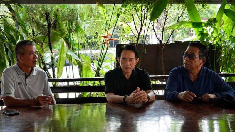 “สว. จำลอง” ลุยด่านเจดีย์สามองค์ เกาะติดปัญหาสงครามเมียนมาทำท่องเที่ยวสะดุด พร้อมหนุนรัฐปราบแก๊งคอลเซ็นเตอร์-สแกมเมอร์ชายแดน หวังรวบรวมข้อมูลชงวุฒิสภาผ่าทางตันเศรษฐกิจและความมั่นคงยั่งยืน