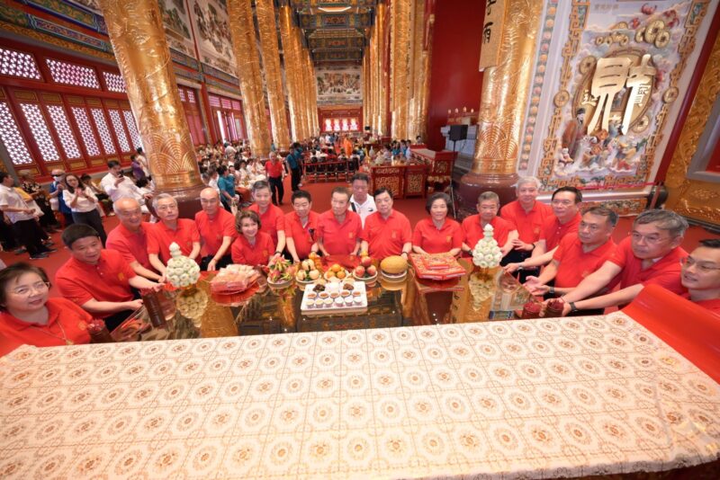 มูลนิธิป่อเต็กตึ๊ง จัดพิธีสวดเจริญพระพุทธมนต์ “ฉลองบรรลุธรรมหลวงปู่ไต้ฮง (ไต้ฮงกง) ” ในวันมหามงคลปฐมฤกษ์ 25 พฤษภาคม 69 เปิด “ศาลเจ้าไต้ฮงกงหยกขาว เฉลิมพระเกียรติ 72 พรรษา” อย่างเป็นทางการ