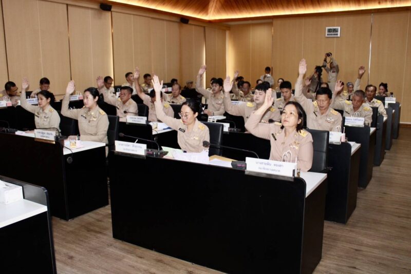 สภาเทศบาลเมืองจันทบุรีประชุมถกงบพัฒนาท้องถิ่น พิจารณาใช้งบสะสม–เพิ่มอุปกรณ์รองรับบริการประชาชนเพื่อการพัฒนาท้องถิ่นอย่างยั่งยืนในยุคที่มีการเปลี่ยนแปลง