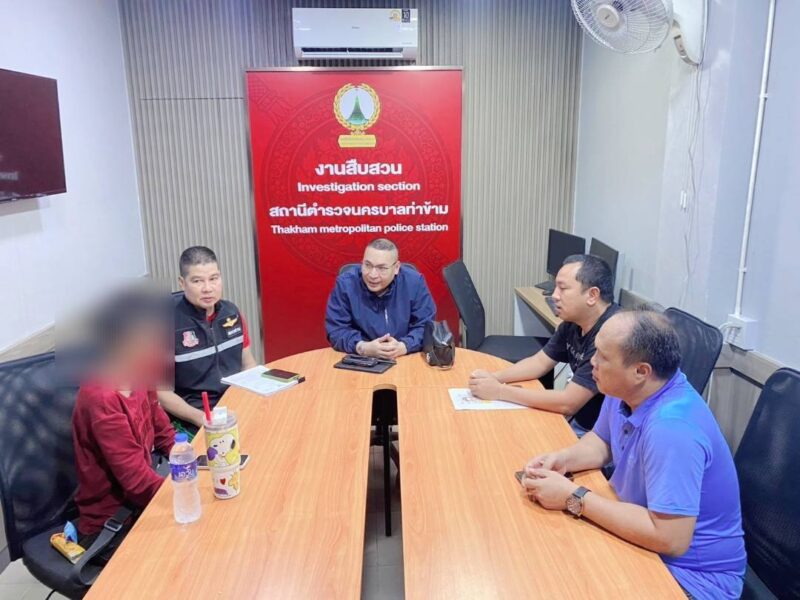 สาวเจ้าของร้านชานมฯ ถูกทำร้ายกลางวันแสกๆ ปมอารมณ์เดือด ผู้ก่อเหตุเข้ามอบตัวหลังคลิปว่อนโซเชียล