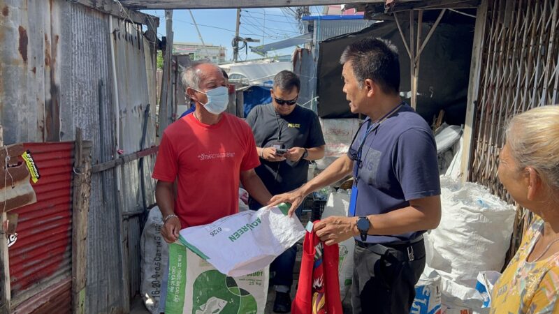 อ่างทอง – เจอตัวแล้วคนเก็บของเก่าที่เป็นข่าวดังชายเสื้อแดงขโมยถอดน๊อตสะพานแขวนแลนด์มาร์คเมืองอ่างทอง