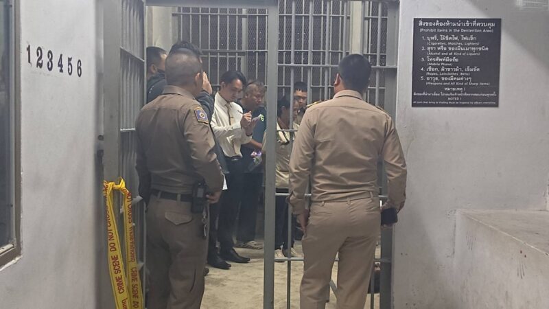 ปทุมธานี – ช็อกโรงพักคนขับแท็กซี่เมาเละชนดะ 7 คันรวด นอนดับปริศนาคาห้องขัง