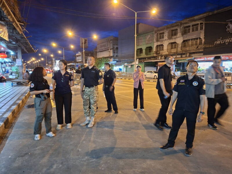 อ่างทอง – ฝูงนกเอี้ยงเกาะสายไฟกลางเมืองอ่างทองหน่วยงานลงพื้นที่หาแนวทางแก้ปัญหา ด้านเจ้าหน้าที่ย้ำว่า นกเอี้ยงทั้ง 2 ชนิด เป็นสัตว์ป่าคุ้มครองตามกฎหมาย การดำเนินการใด ๆ ต้องได้รับอนุญาตจากกรมอุทยานแห่งชาติ สัตว์ป่า และพันธุ์พืช อย่างถูกต้อง