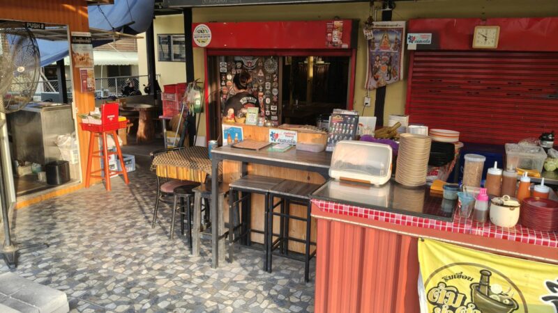ปทุมธานี – โจรบุกเดี่ยวซดแห้วงัดร้านอาหารกลางดึกเจ้าของรู้แกวเก็บเงินเกลี้ยง