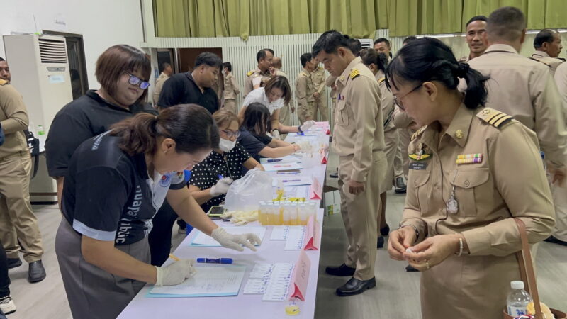 อ่างทอง – ปลัดอาวุโสอำเภอเมืองอ่างทองสั่งปิดห้องประชุมตรวจปัสสาวะกำนันผู้ใหญ่บ้าน หลังในสภามี สส. พรรคแห่งหนึ่ง อภิปรายให้จับกำนัน – ผู้ใหญ่บ้านตรวจฉี่
