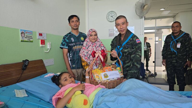 ผบ.ควบคุมสุริโยทัย รุดอุ้มขวัญเหยื่อไฟใต้แม่เผยฝันร้าย “กระสุนฝังลึกใกล้ประสาท”แพทย์จำใจยุติผ่าตัดปล่อยคาขาเด็ก 9 ขวบ ชี้เป้าทีมล่า “อาแซ แบเล๊าะ”