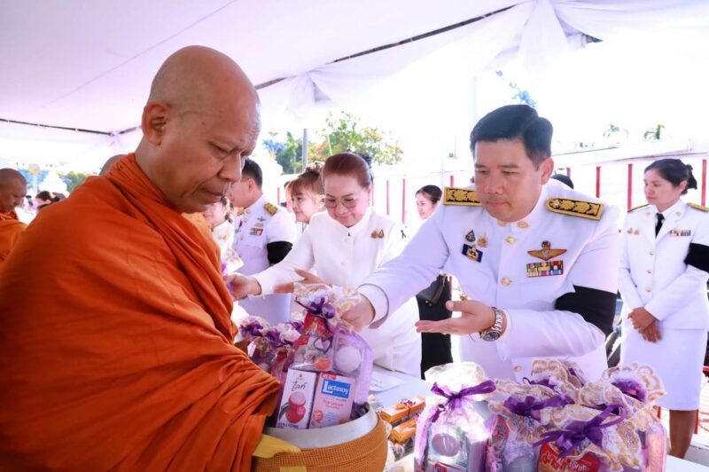 ชลบุรี จัดพิธีเจริญพระพุทธมนต์และทำบุญตักบาตรถวายพระราชกุศล เฉลิมพระเกียรติ เนื่องในโอกาสพระราชพิธีมหามงคลเฉลิมพระชนมพรรษา 4 รอบ สมเด็จพระนางเจ้าฯ พระบรมราชินี 3 มิถุนายน 2569