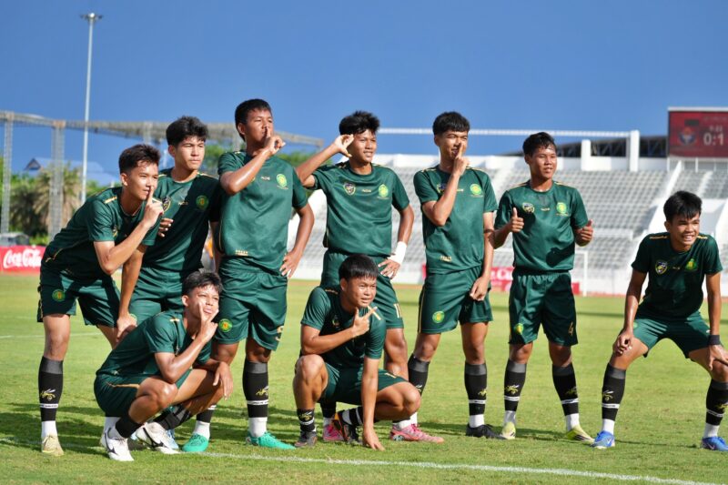 โรงเรียนกันทรารมย์ ถล่ม โรงเรียนกีฬาจังหวัดศรีสะเกษ 5-0 คว้าแชมป์ “โค้ก คัพ” โซนภาคตะวันออกเฉียงเหนือ