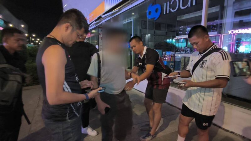 จับคาหนังคาเขา! ตำรวจคอมมาโด บุกรวบแก๊งค้าบัญชีม้าคาห้างย่านเมืองทองธานี ยึดของกลางพร้อมสมุดบัญชีนิติบุคคล สารภาพทำเป็นขบวนการหวังฟันกำไร