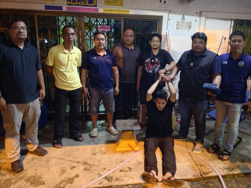 ตำรวจชุดสืบสวนภาค 9 จับกุมผู้ต้องหาตามหมายจับคดีชิงทรัพย์กลางดึก พร้อมยึดปืนปลอมและของกลางหลายรายการ