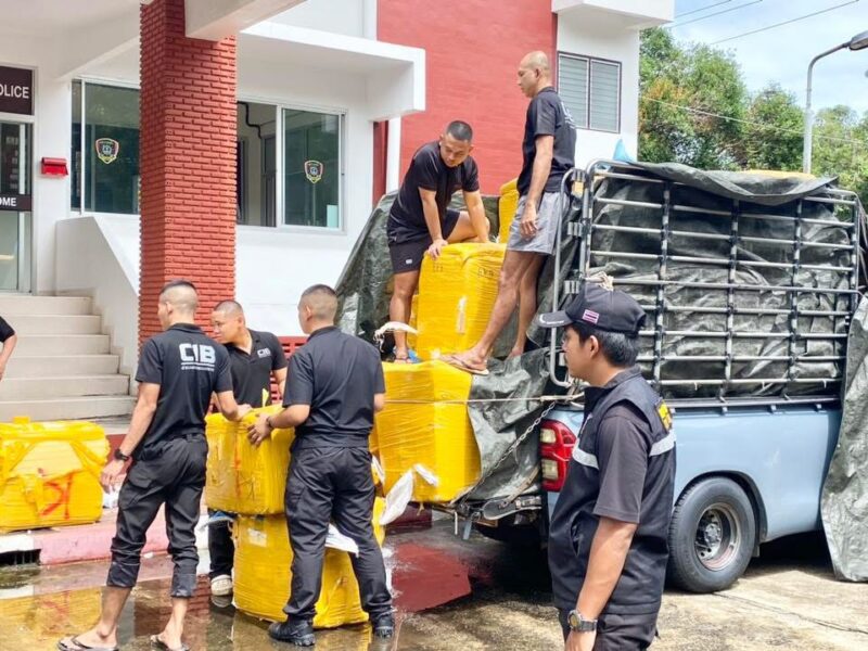 ตราด ตํารวจนํ้าคลองใหญ่ร่วมกับด่านกักกันสัตว์ตราดพร้อมเจ้าหน้าที่ประมงตราดบูรณาการร่วมกันจับกุมลักลอบขนส่งสินค้าอาหารทะเลเถื่อน มูลค่ากว่าล้านบาท