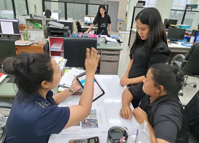 นายกน้ำพุ” ห่วงใยทุกสิทธิประชาชนสั่งเตรียมเจ้าหน้าที่อำนวยความสะดวก ลงทะเบียนบัตรสวัสดิการแห่งรัฐ 2569 อย่างเต็มกำลังเพื่อให้ประชาชนในพื้นที่ตำบลมาบไผ่สามารถเข้าถึงสิทธิและสวัสดิการของภาครัฐได้อย่างทั่วถึงและไม่ตกหล่น
