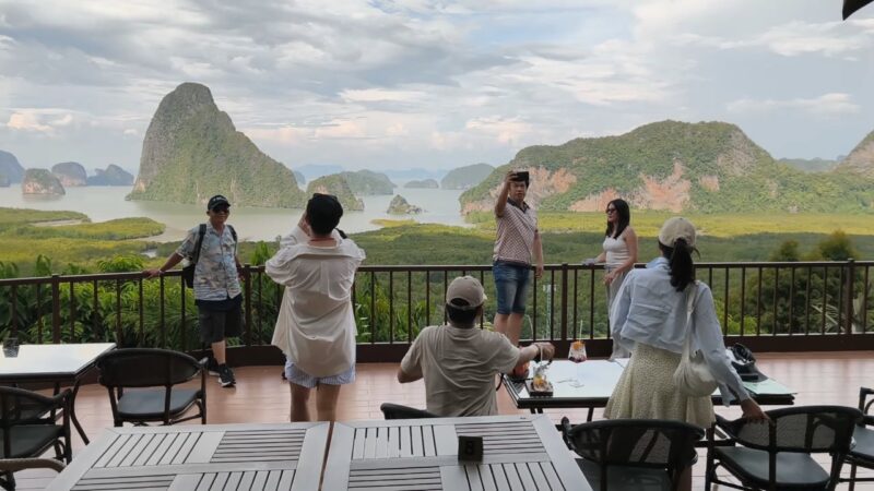 พังงา-จุดชมวิวเสม็ดนางชีคึกคักทุกฤดูกาล นักท่องเที่ยวแห่ชมวิวพาโนรามาอ่าวพังงา คาเฟ่เบย์วิวแน่นแม้วันฝนตก