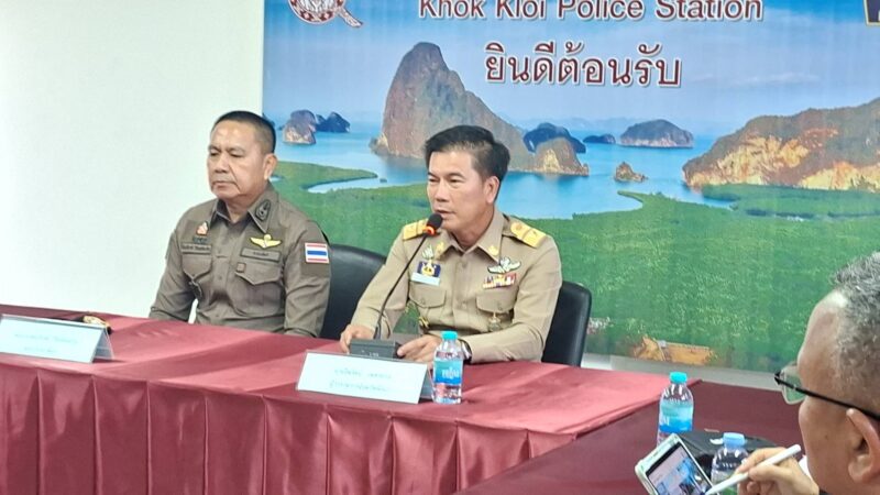 พังงา-ผู้ว่าพังงานำทีมสนธิกำลังบุกตรวจค้นวิลล่าหรู กวาดล้างขบวนการนอมินีในตะกั่วทุ่ง จับชาวอังกฤษวัย 77 ปี พร้อมขยายผลตรวจสอบเปิดโรงแรมเถื่อน