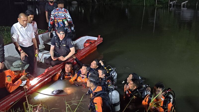 ปทุมธานี สลด2วัยรุ่นพายเรือเล่นพลิกคว่ำ จมคลองรังสิตดับ 1 ศพ