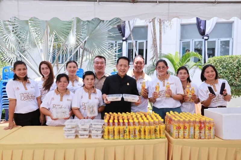 “พี่ฟาง” แม่ค้าตัวเล็กๆหัวใจใหญ่สร้างรอยยิ้มและแบ่งปันสู่สังคมอย่างต่อเนื่องเลือกทำความดีอย่างเงียบๆ