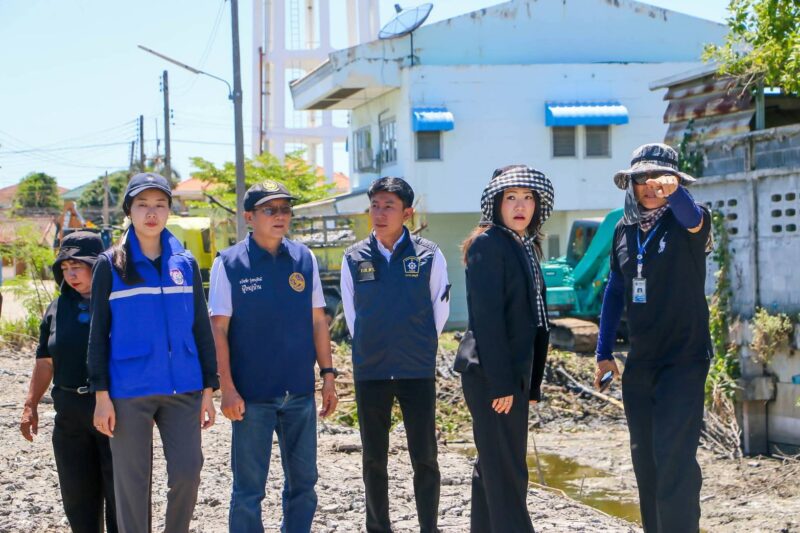 “นายกแยม” พร้อม “สจ.ปีใหม่” สนองนโยบาย “ผู้ว่าฯ นริศ ชลบุรี” ลุยปรับปรุงภูมิทัศน์ทางระบายน้ำ เพิ่มประสิทธิภาพการระบายน้ำ ป้องกันผลกระทบประชาชน