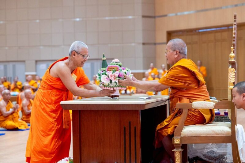 ปทุมธานี วัดพระธรรมกายสนองนโยบายเจ้าคณะใหญ่หนกลาง จัดพระสังฆาธิการกว่า 1,200 รูป เจริญสมาธิภาวนา เสริมศักยภาพเผยแผ่พระพุทธศาสนา