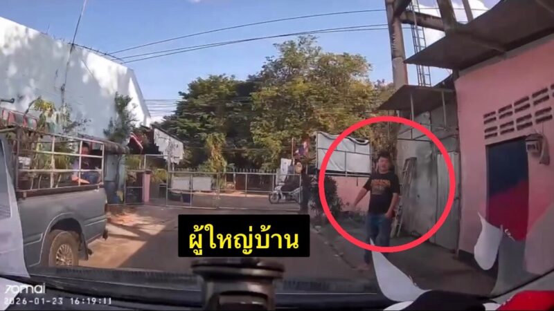 เจ้าของร้านดอกไม้สะเดาร้องสื่อหวั่นไม่ปลอดภัย หลังโดนกลุ่มอิทธิพลผู้ใหญ่บ้านหมู่ 3 และลูกน้อง ดักรอทางออกโรงเรียนบ้านหนำฮั้ว เหตุไม่พอใจเปิดกระจกรถมองหน้า