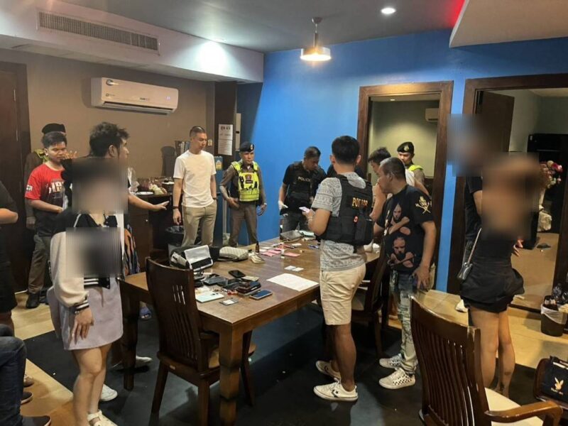 191 บุกทลายปาร์ตี้ยารีสอร์ตหรู รวบ 12 ผู้ต้องหา รวมหัวโจกหนีคดีพยายามฆ่า ขยายผลค้นคอนโดย่านพระราม 9 ยึดสารตั้งต้นผลิตพอตเค-ของกลางอื้อ เสียหายกว่า 25 ล้านบาท