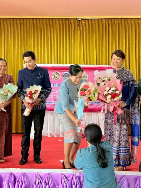 ลพบุรี- อำเภอท่าหลวง จัดโครงการพัฒนาศักยภาพสตรีด้านบุคลิกภาพและภาวะผู้นำส่งเสริมอาชีพ และรณรงค์ยุติความรุนแรงต่อสตรีอำเภอท่าหลวง